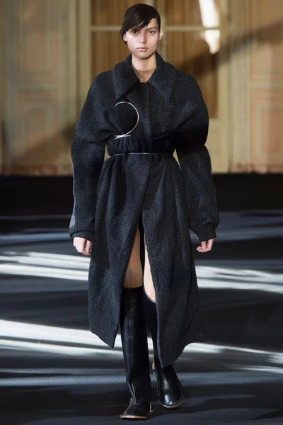 Look 1